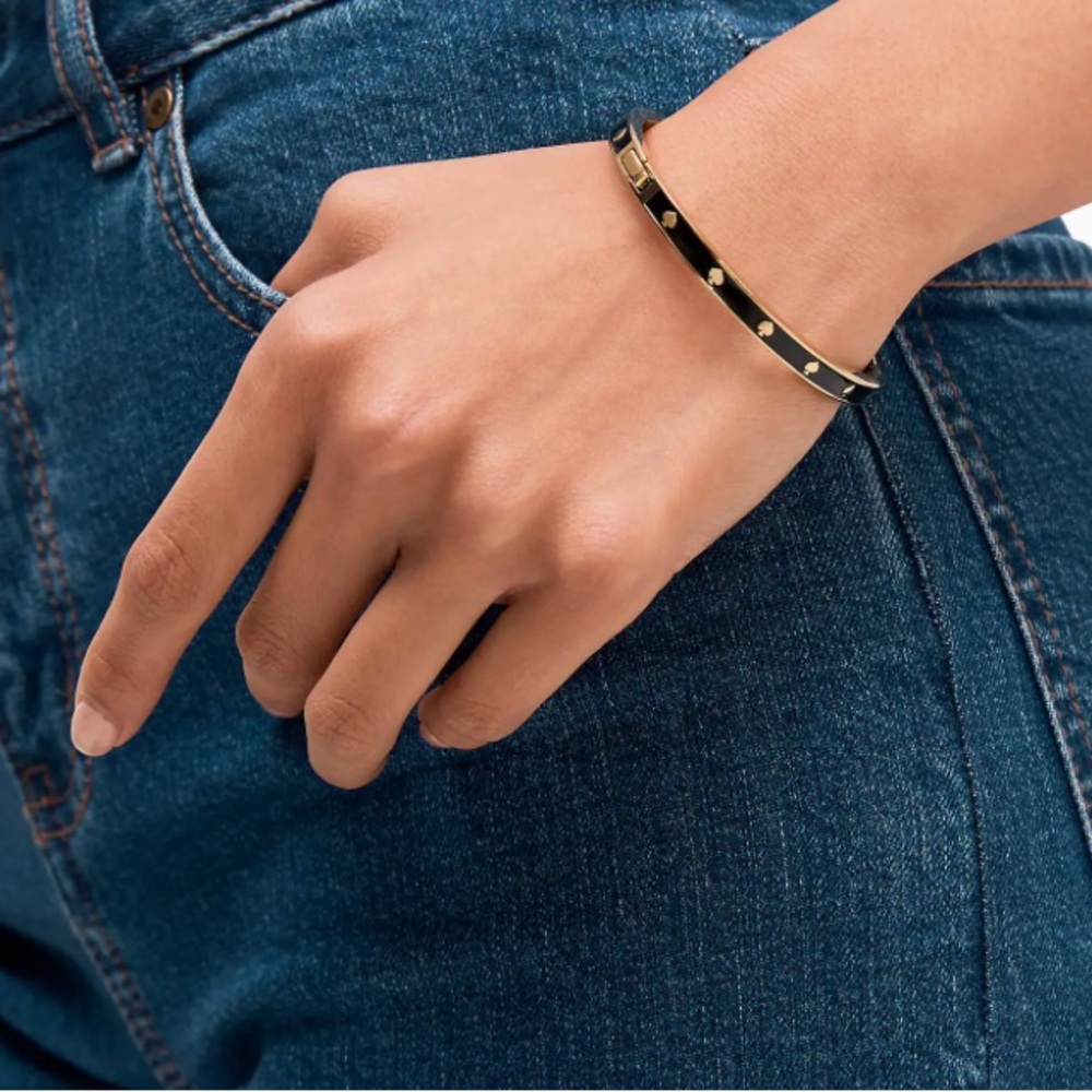 Kate Spade | Spot The Spade Enamel Hinged Bangle